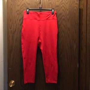 Red Capri length Popfit leggings with pockets Sz L